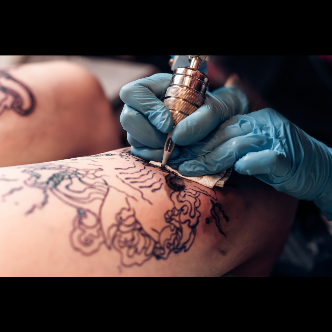 Tatuajes Geométricos: Simetría y Precisión en Cada Línea